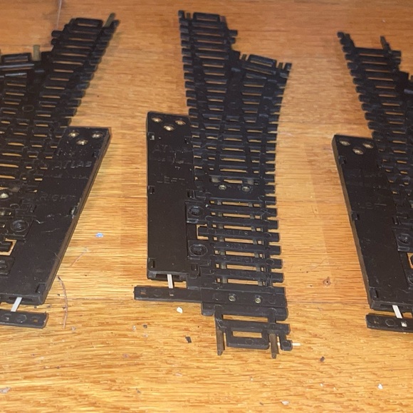 H0 SCALE TRUE-TRACK SNAP-SWITCHES(3) one right/2 left - Picture 5 of 10